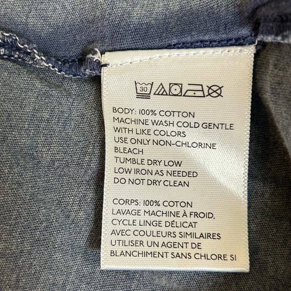 Urban Outfitters Vintage Wash V-Neck Short Sleeve Tee in Blue. Women’s Medium - Picture 4 of 4